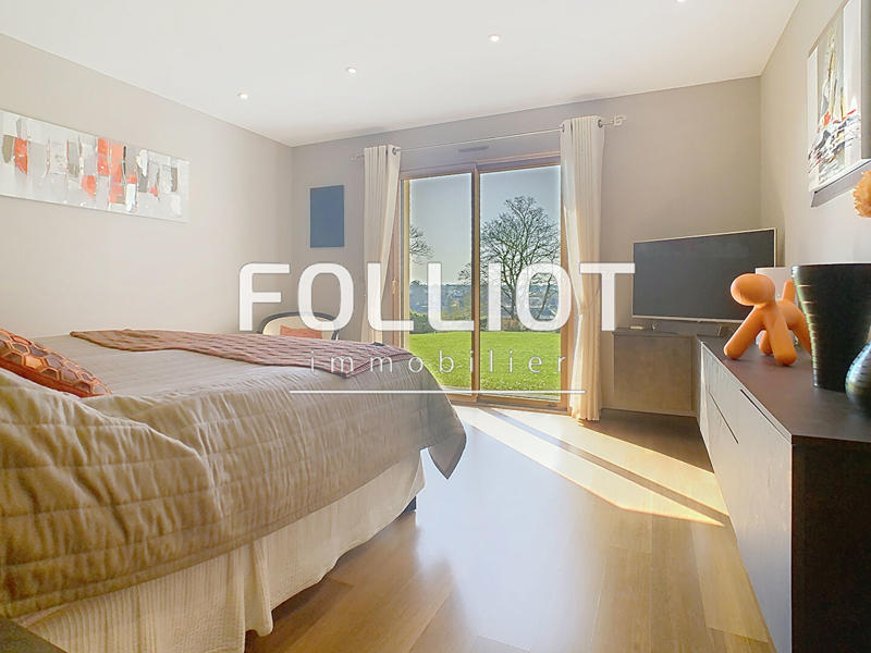 Maison - 300 m² - 8 pièces