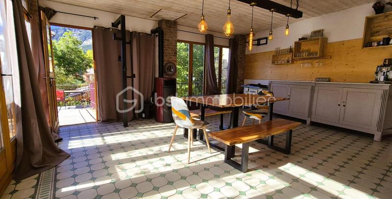 Immeuble - 240 m² - 10 pièces