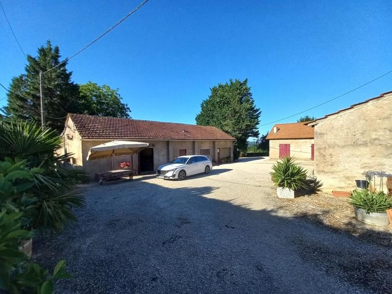 Corps de ferme - 475 m² - 8 pièces