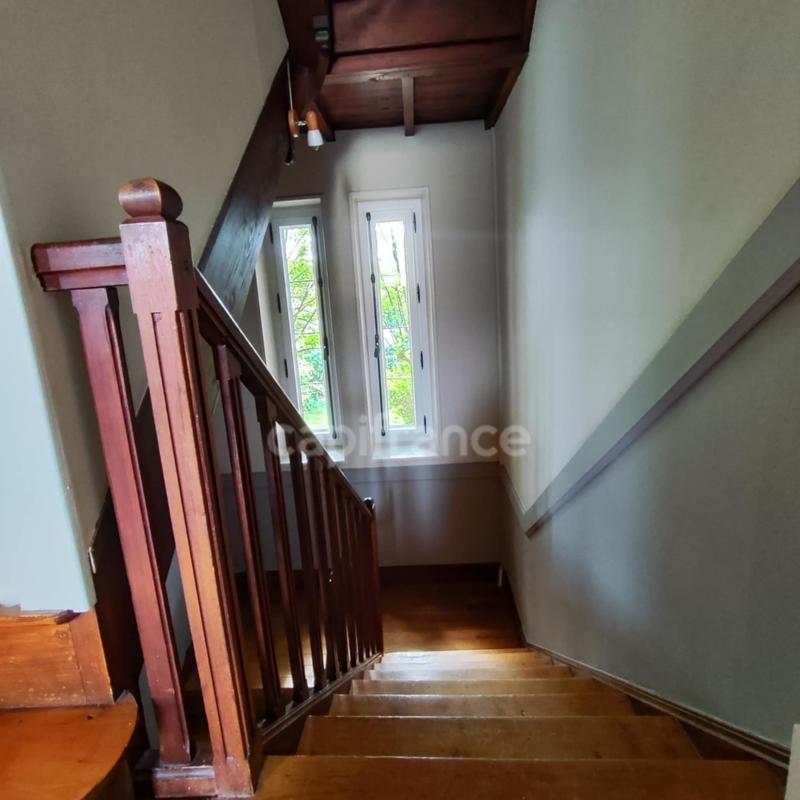 Maison - 210 m² - 10 pièces