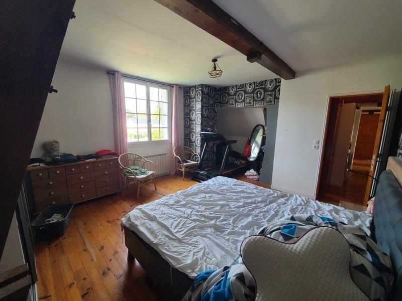 Maison - 210 m² - 10 pièces