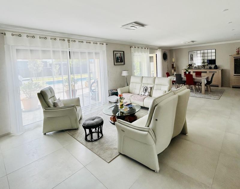 Maison contemporaine - 270 m² - 8 pièces