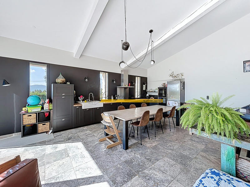 Maison - 194 m² - 7 pièces