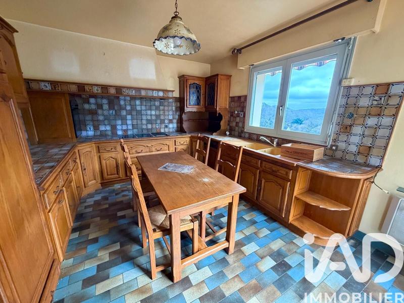 Maison - 222 m² - 7 pièces