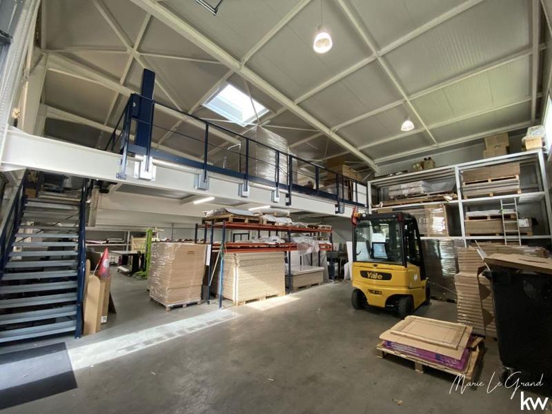 Entrepôt - 822 m²