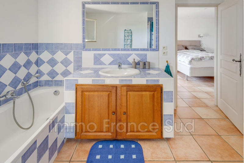 Villa - 215 m² - 6 pièces