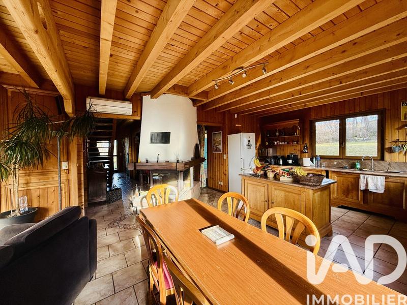 Maison - 230 m² - 7 pièces