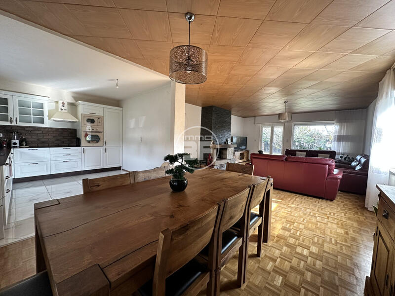 Maison - 260 m² - 10 pièces