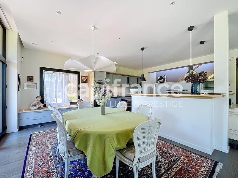 Maison - 232 m² - 6 pièces