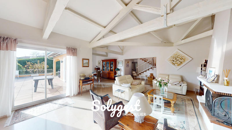 Maison - 305 m² - 7 pièces