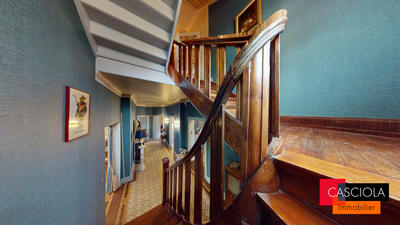 Maison - 259 m² - 9 pièces