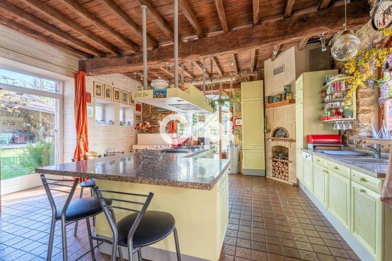 Propriété - 237 m² - 8 pièces