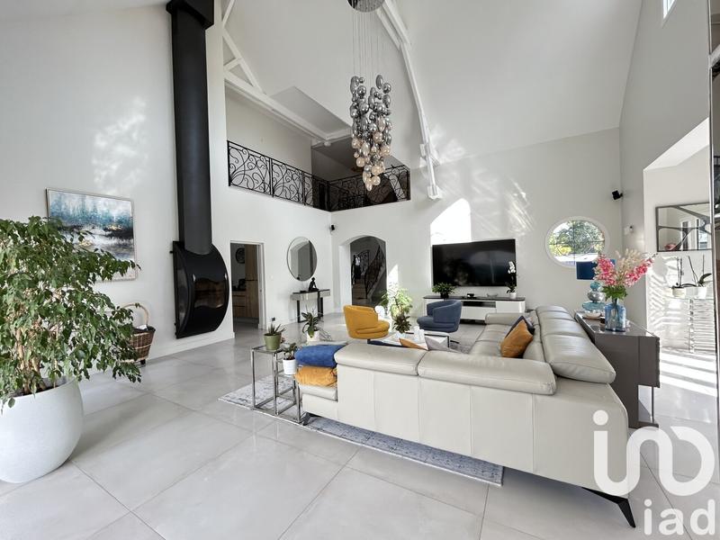 Maison - 260 m² - 8 pièces