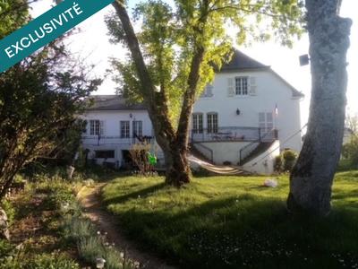 Maison - 316 m² - 11 pièces