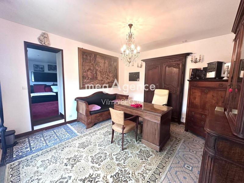 Maison - 220 m² - 7 pièces