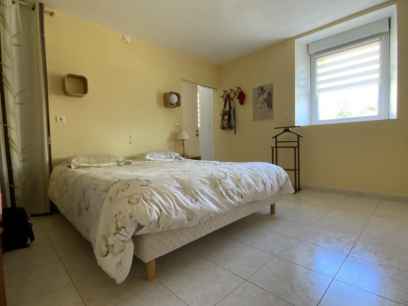 Maison - 384 m² - 4 pièces