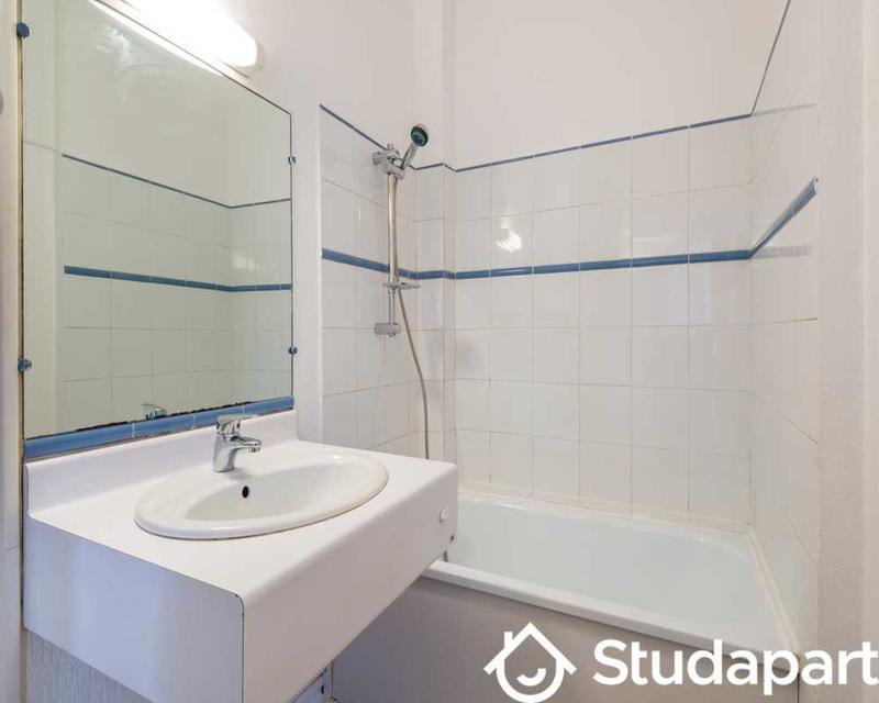 Chambre - 60 m² - 1 pièce