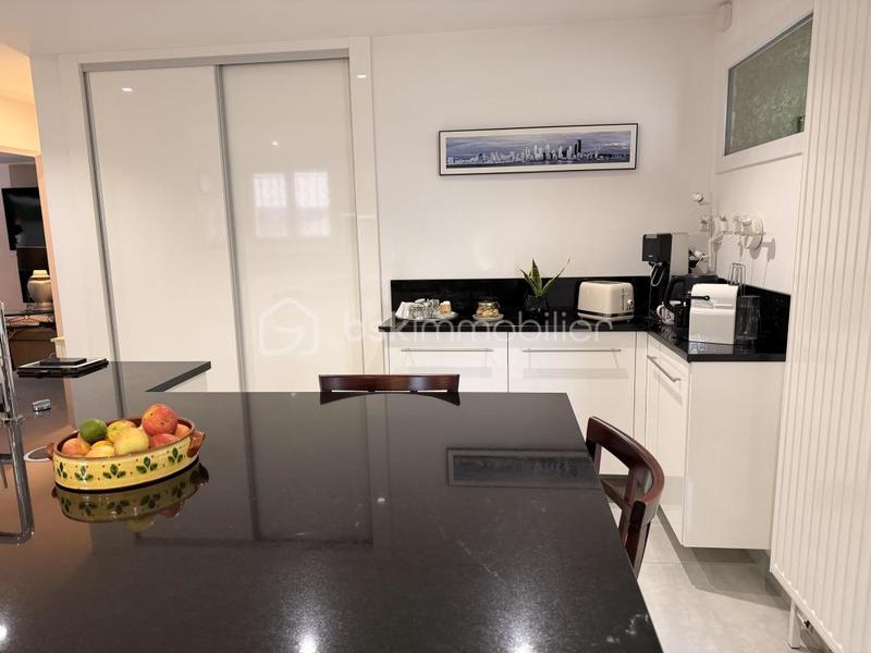 Villa - 202 m² - 10 pièces