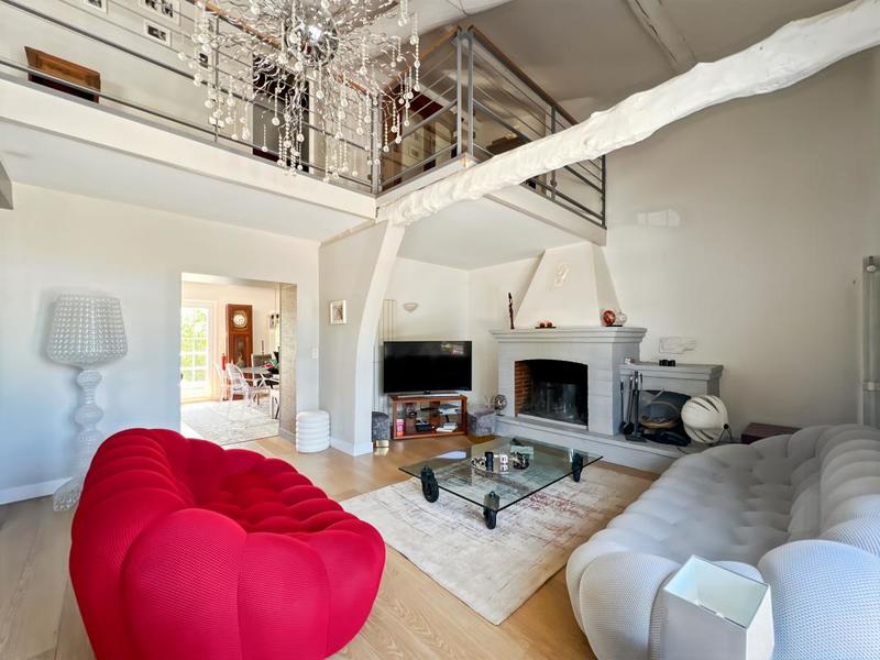 Maison - 235 m² - 6 pièces