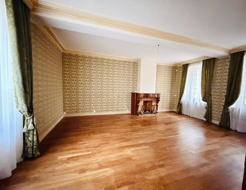 Maison - 277 m² - 8 pièces