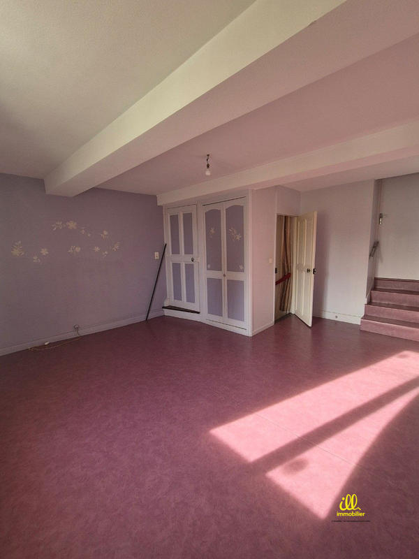 Maison - 216 m² - 10 pièces