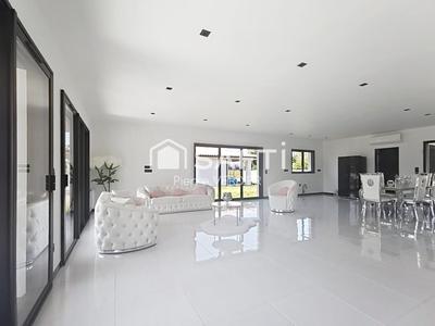 Maison - 146 m² - 4 pièces