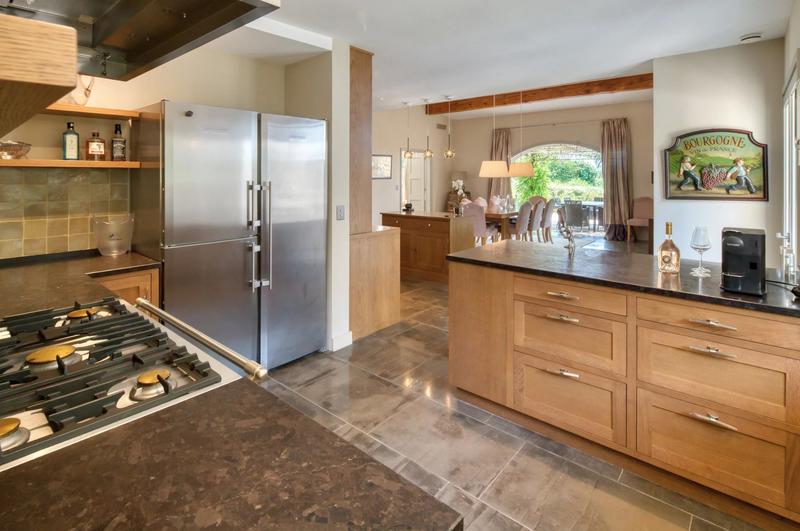 Propriété - 230 m² - 6 pièces