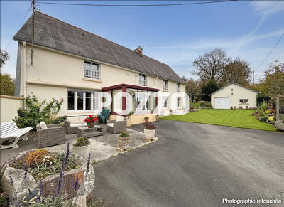 Maison - 180 m² - 9 pièces