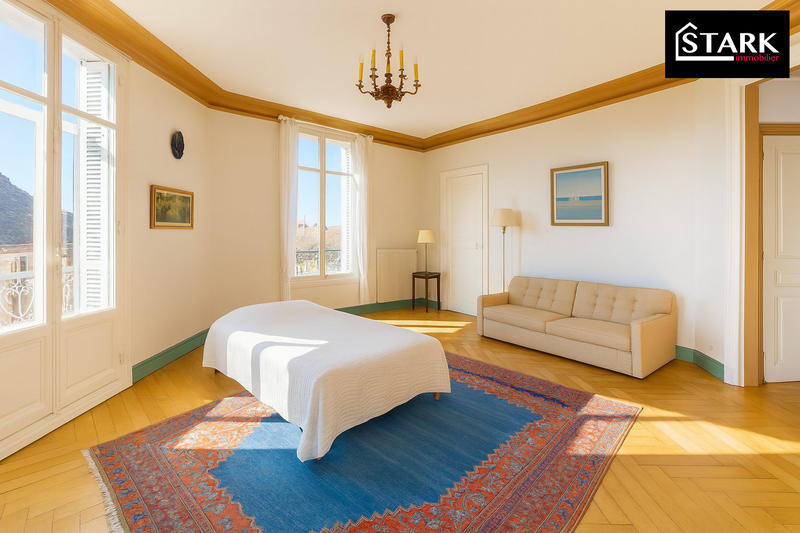 Appartement - 167 m² - 6 pièces