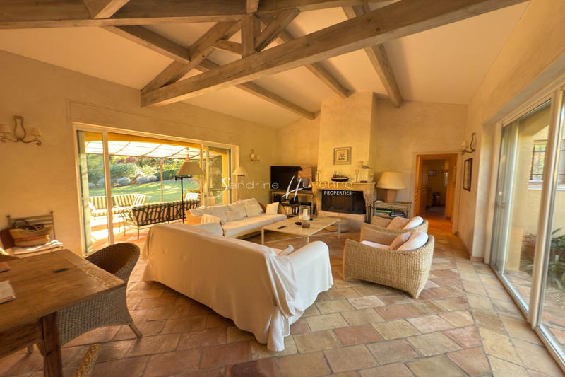 Maison - 280 m² - 7 pièces