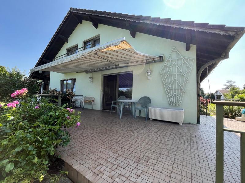 Maison - 265 m² - 10 pièces