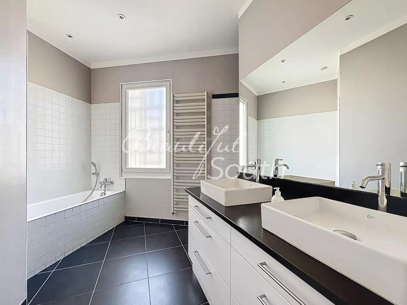 Maison de ville - 255 m² - 6 pièces