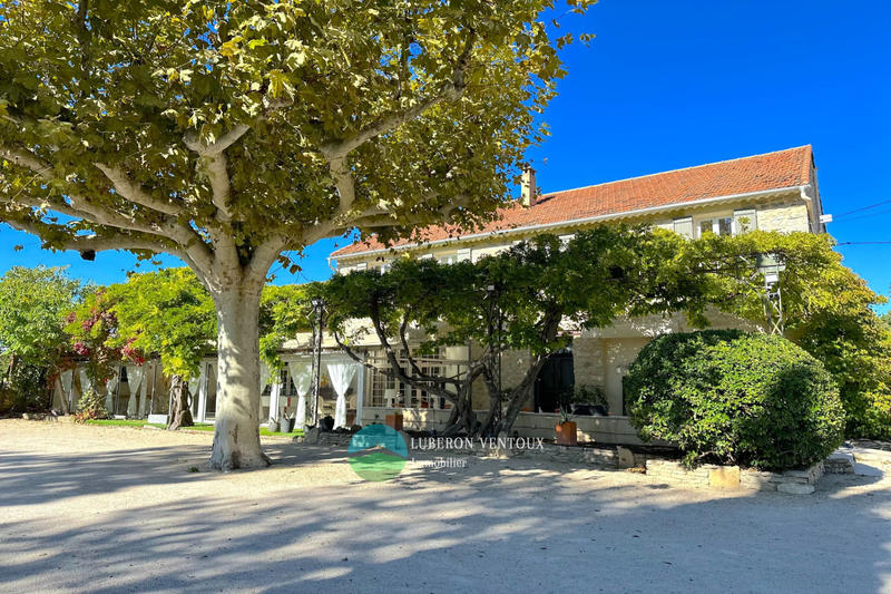 Propriété - 408 m² - 15 pièces