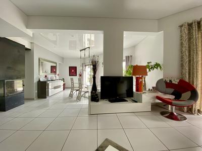 Maison contemporaine - 370 m² - 6 pièces