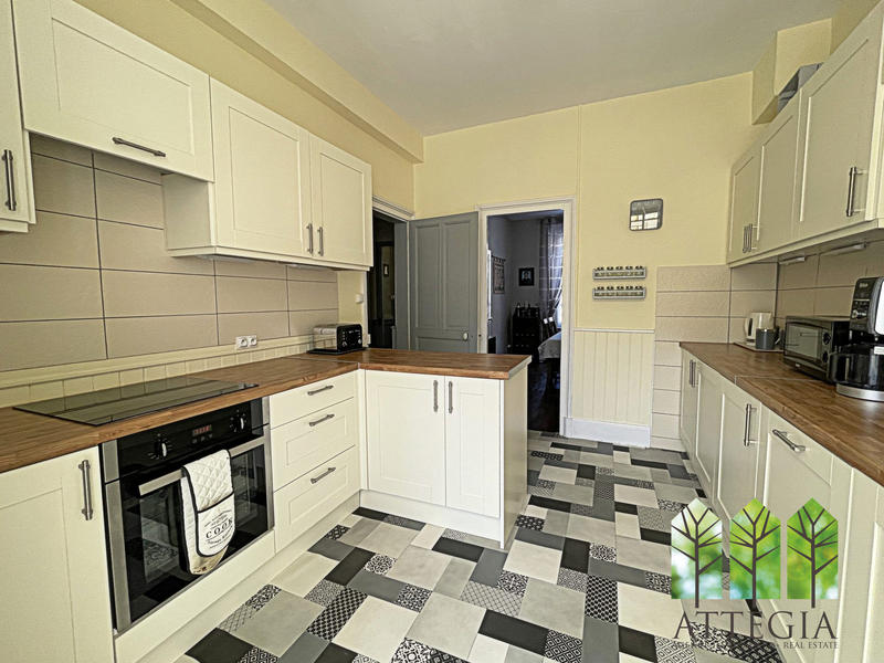 Maison - 165 m² - 8 pièces