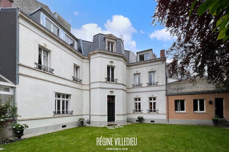 Demeure - 372 m² - 11 pièces