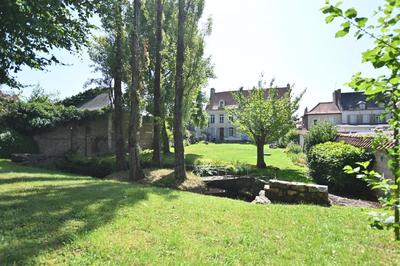 Maison - 262 m² - 9 pièces