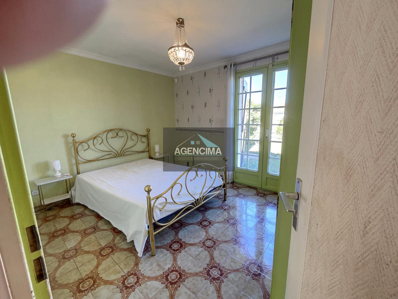 Villa - 100 m² - 5 pièces