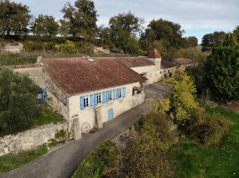 Maison - 222 m² - 7 pièces