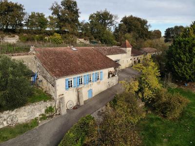 Maison - 222 m² - 7 pièces