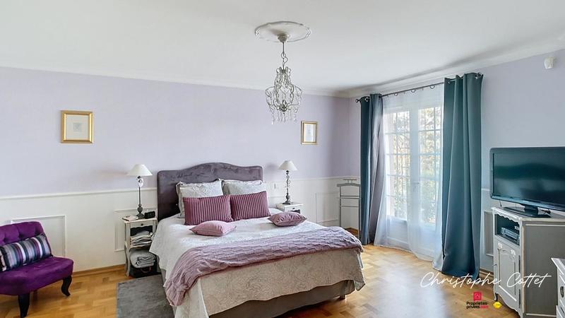 Maison - 295 m² - 8 pièces