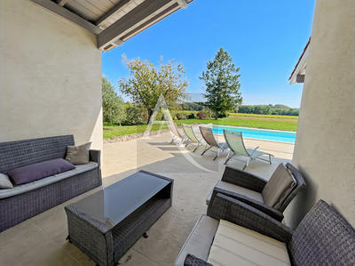 Maison - 240 m² - 12 pièces