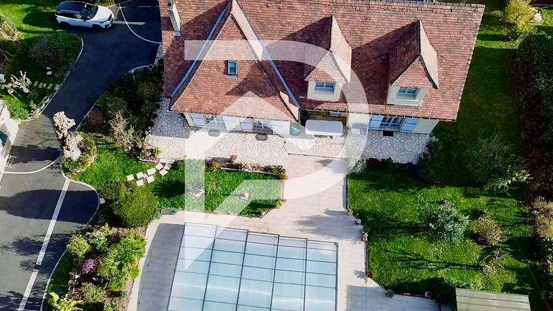 Maison - 181 m² - 7 pièces