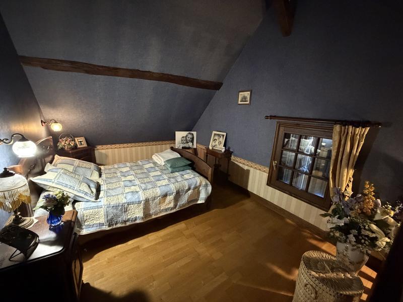 Maison - 242 m² - 7 pièces