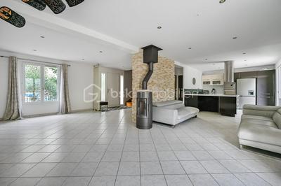 Maison - 146 m² - 7 pièces