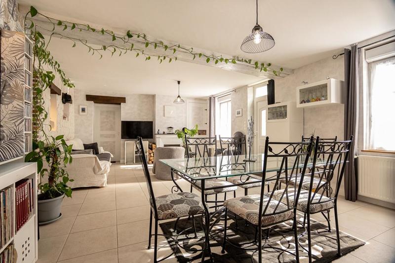 Maison - 186 m² - 8 pièces