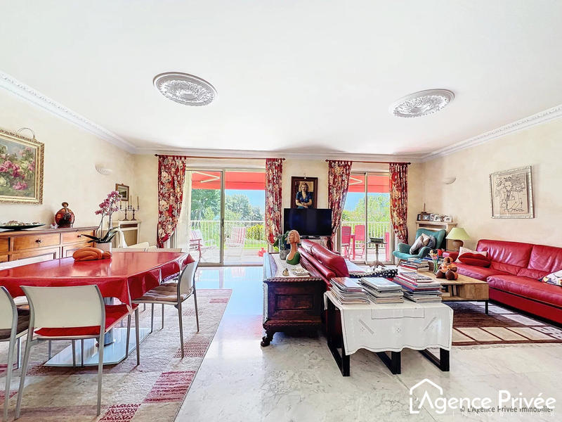 Appartement - 111 m² - 5 pièces