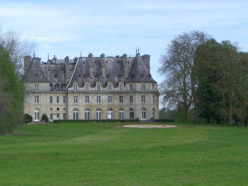 Manoir - 5 900 m² - 85 pièces