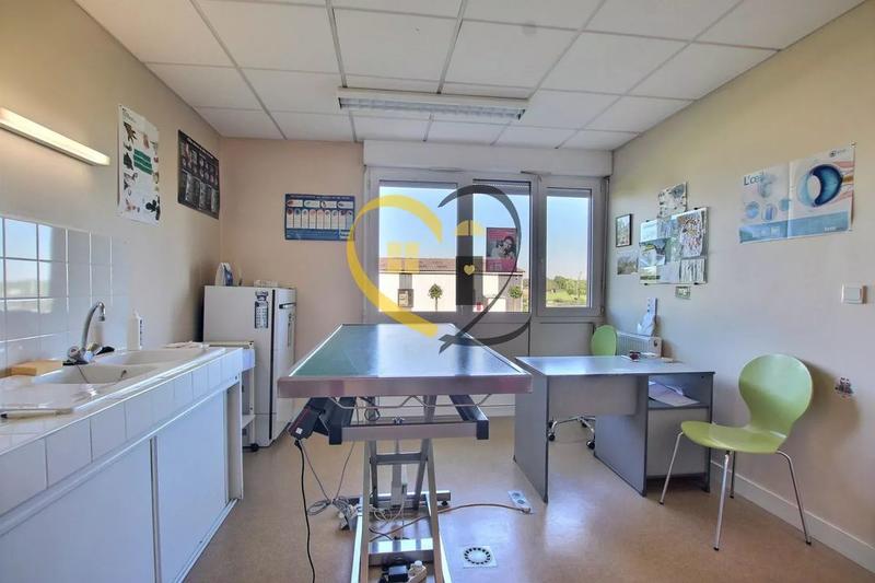 Local commercial - 185 m² - 10 pièces