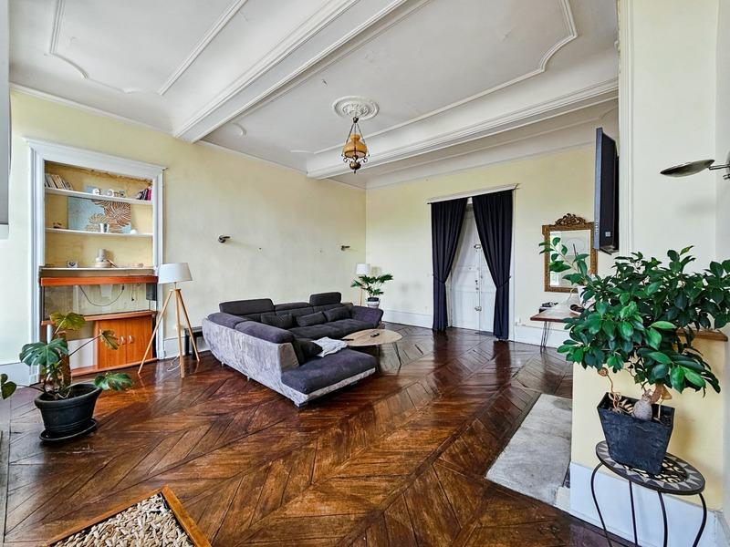 Appartement bourgeois - 128 m² - 6 pièces